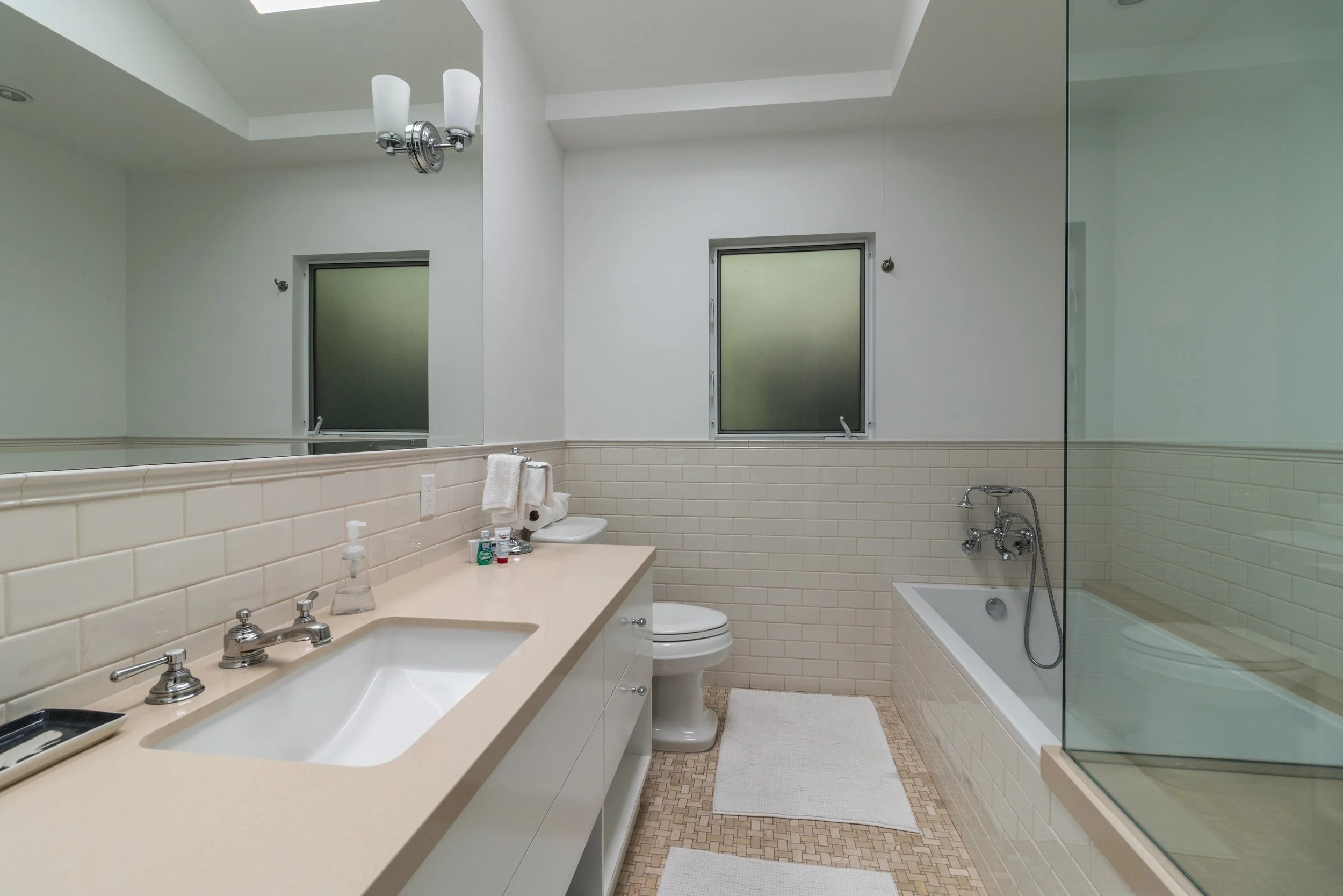 Richland ABNB 2nd Bathroom.jpg