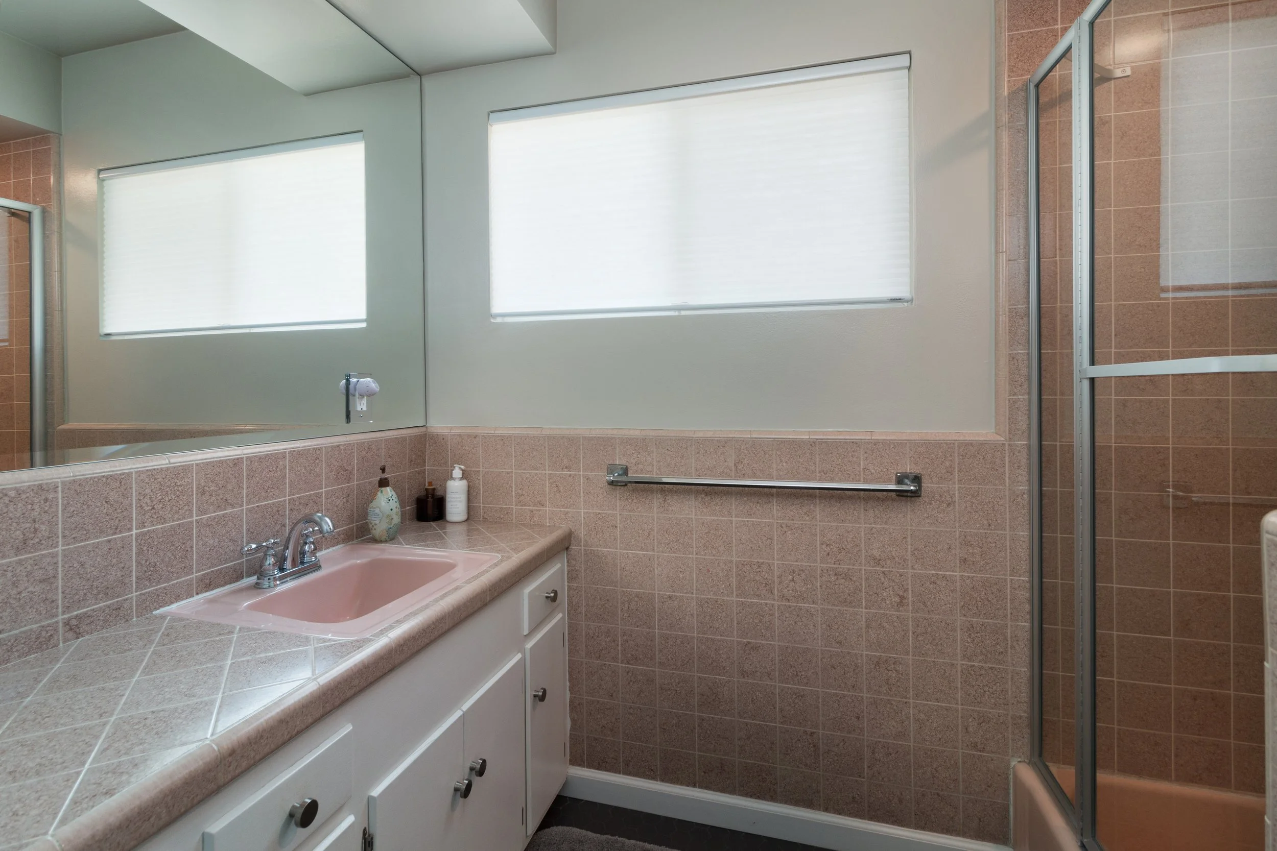 Richland ABNB Bathroom.jpg