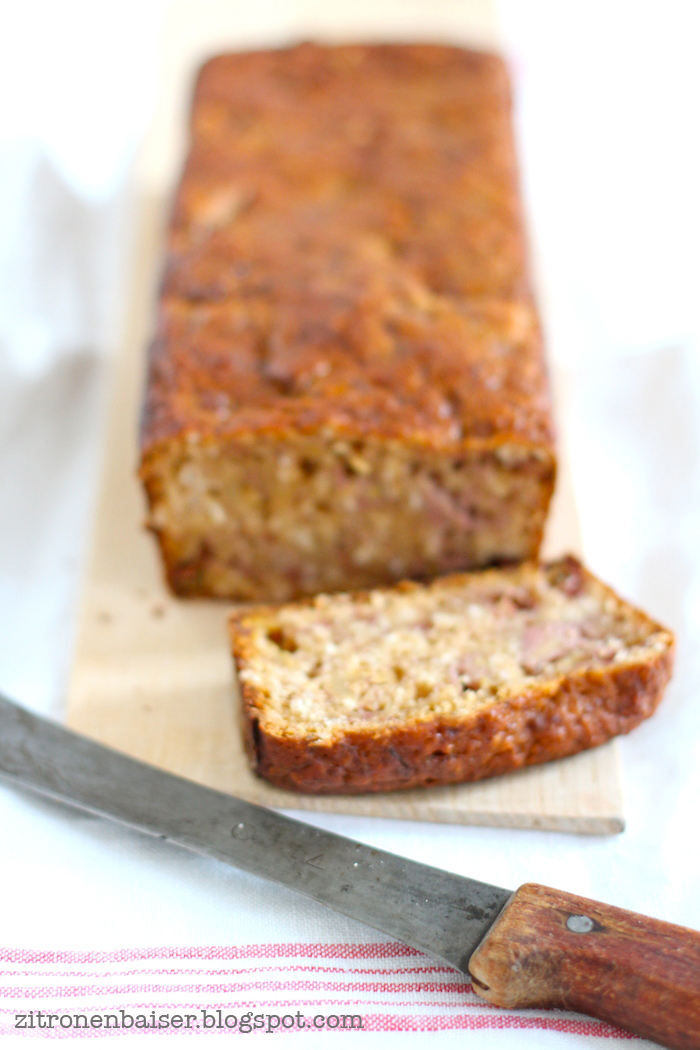 Rezept für ein leckeres Bananenbrot - vegan, zuckerfrei, fettarm. The Waitress Foodblog.