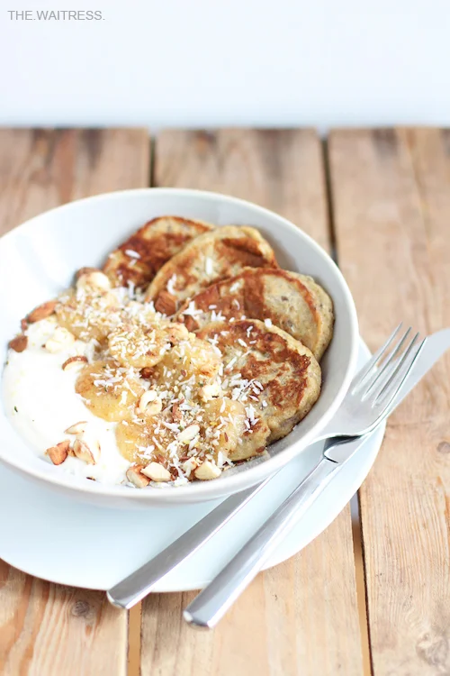 Rezept für leckere vollwertige Bananen-Pancakes / THE.WAITRESS. Blog