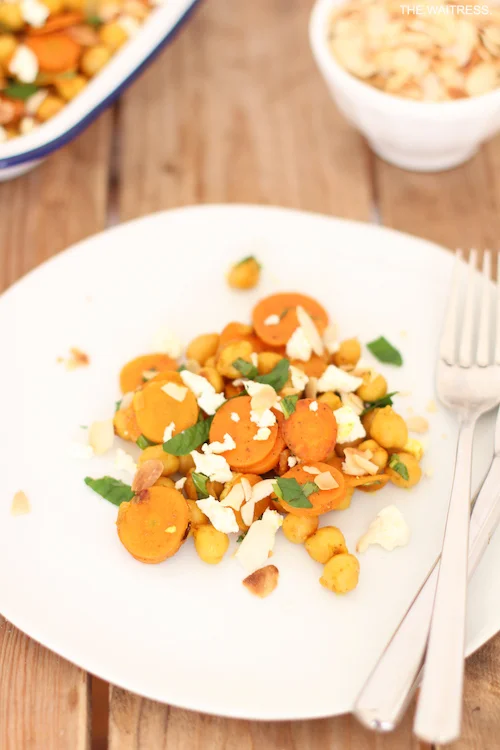 Rezept Kichererbsensalat mit Möhre, Feta und Minze / THE.WAITRESS. Blog