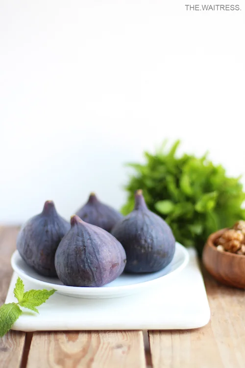 Leckeres Rezept für Feigen mit Ziegenkäse und karamellisierten Walnüssen / THE.WAITRESS. Blog