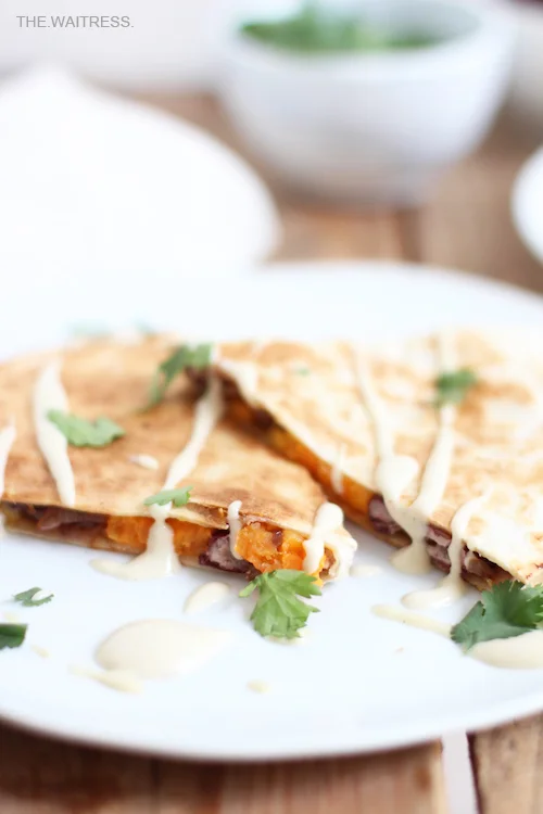 Rezept für Quesadillas mit Süßkartoffel, Cheddar und Balsamicozwiebeln / THE.WAITRESS.