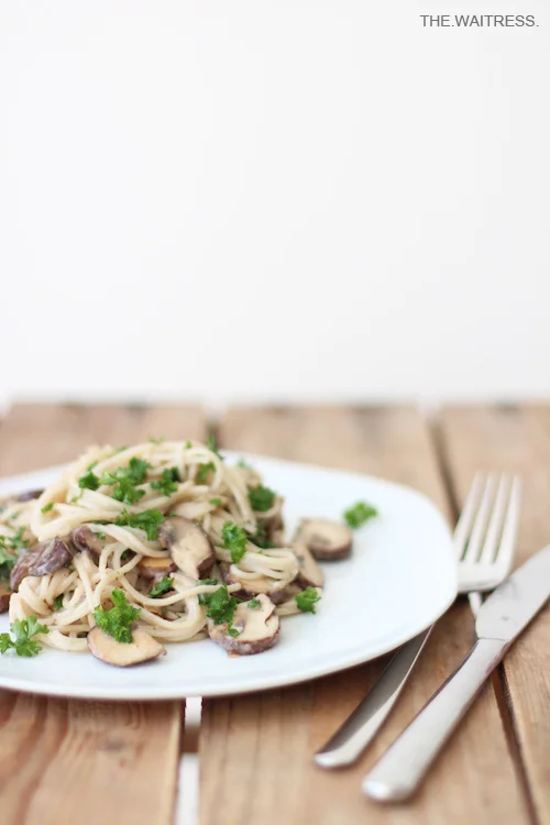 Rezept für cremige Champignon-Pasta (vegan) / THE.WAITRESS.