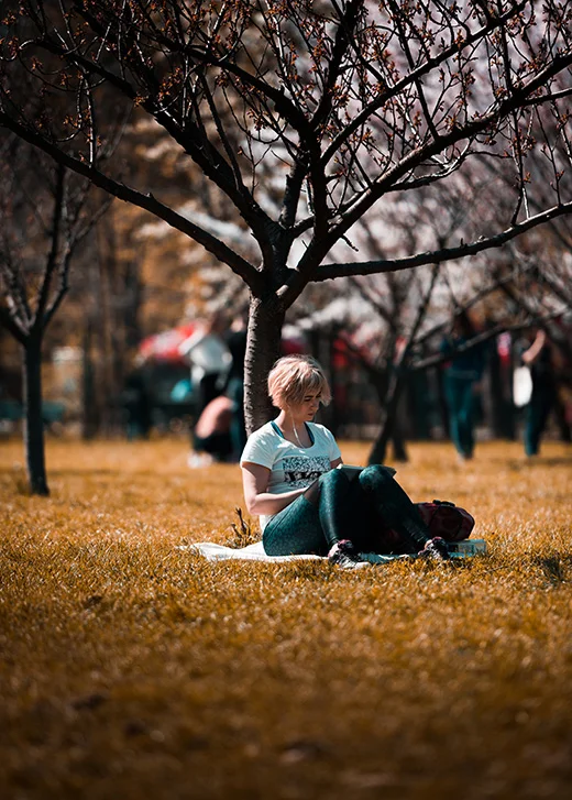 Im Regele Mihai I al României- Park rund um den Herăstrău -See kann man sich auf einen geselligen Abend treffen, gemeinsam für die Uni lernen oder auch entspannt allein ein Buch lesen.