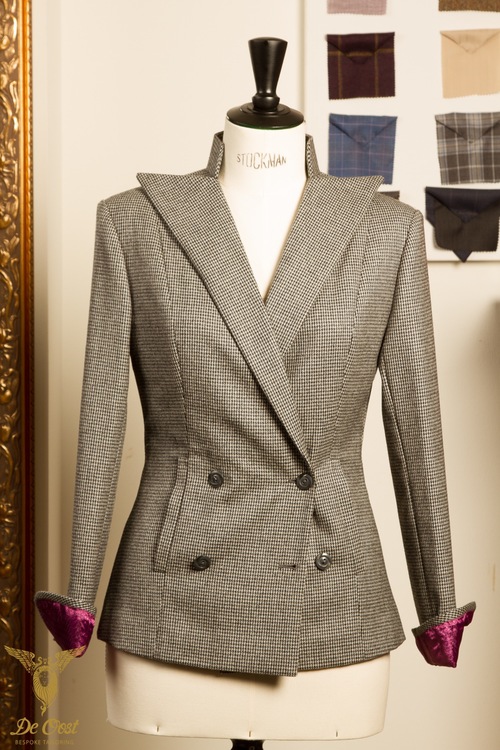 BESPOKE+DOUBLE+BREASTED+HOUNDSTOOTH+LADIES+JACKET+WITH+NOTCH+LAPELS+AND+BUTTONLESS+CUFFS++Purple+Lining.jpg