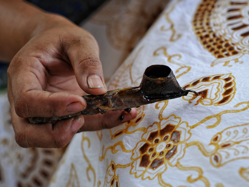 make-Traditional-clothing-that-reflects-the-life-of-Javanese-society-awesome.jpg