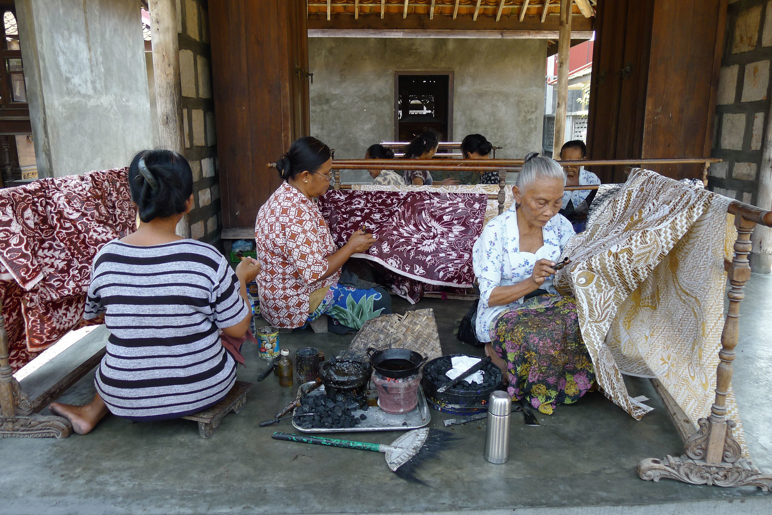 Women_Making_Batik_Ketelan.jpg