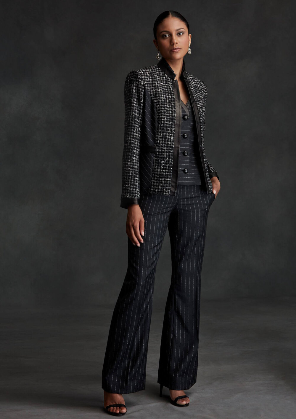 Word gek merknaam Bedrijfsomschrijving Suits for carreer woman: bespoke ladies workwear — Bespoke Tailor for  Custom Suits & Shirts. - About Bespoke Tailoring