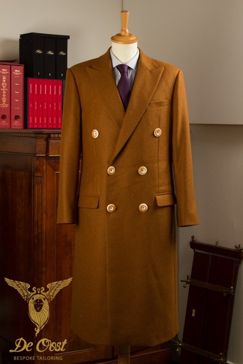 Vucuña Overcoat 6x2 Double Breasted Peak Lapel.
