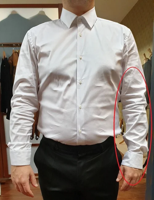 What is the correct sleeve length for a jacket?  De Oost Bespoke Tailoring  - Bespoke Tailoring Guide: Custom Suits, Wedding Suits, Fabrics, Tailoring  & Maintenance Tips