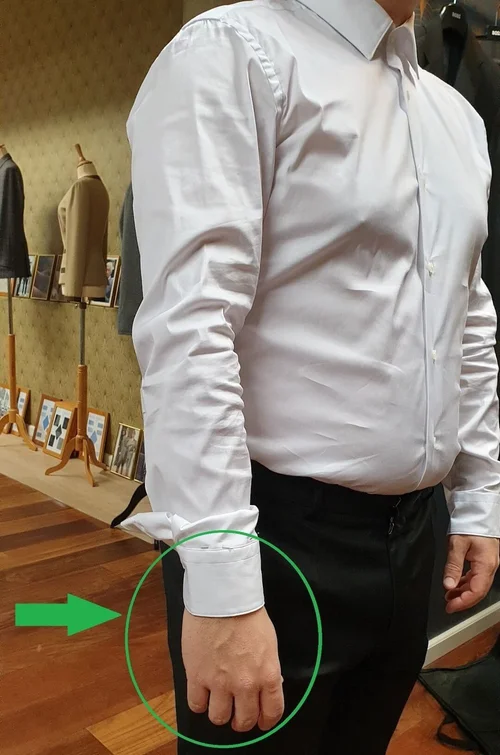 What is the correct sleeve length for a jacket?  De Oost Bespoke Tailoring  - Bespoke Tailoring Guide: Custom Suits, Wedding Suits, Fabrics, Tailoring  & Maintenance Tips