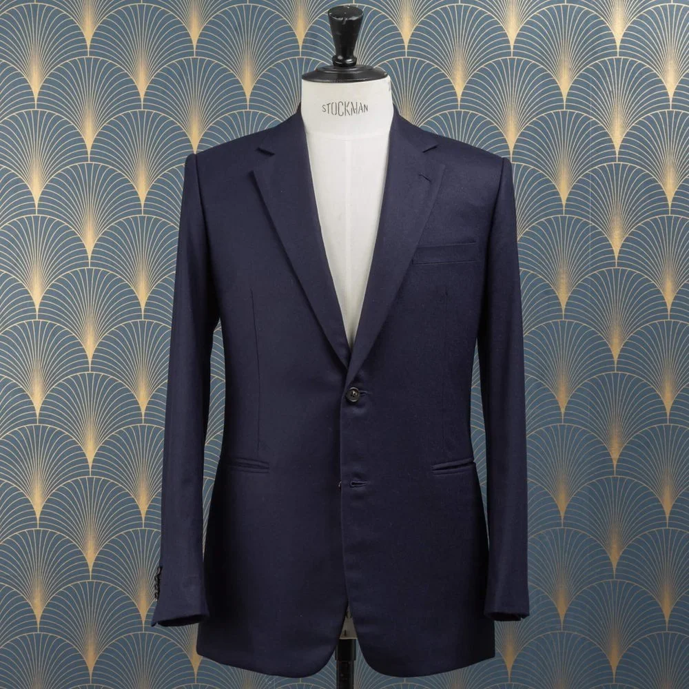 &quot;Een bespoke pak gaat verder dan stijl; het is een investering in kwaliteit en zelfvertrouwen. Voor de professional die in elke situatie een blijvende indruk wil maken, biedt maatwerk de perfecte balans tussen comfort, duurzaamheid en uitstralin