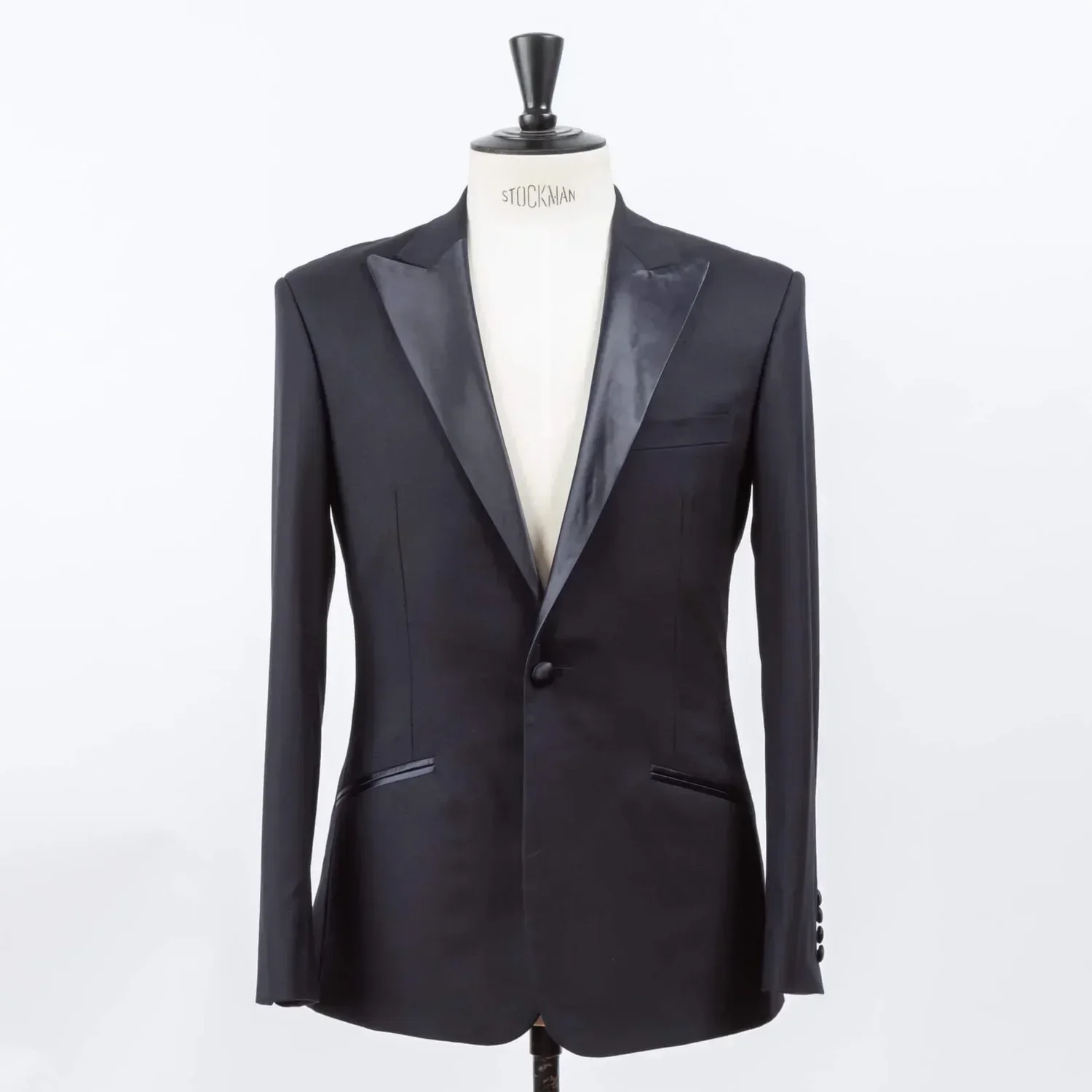 Midnight blue groom tuxedo in cashmere