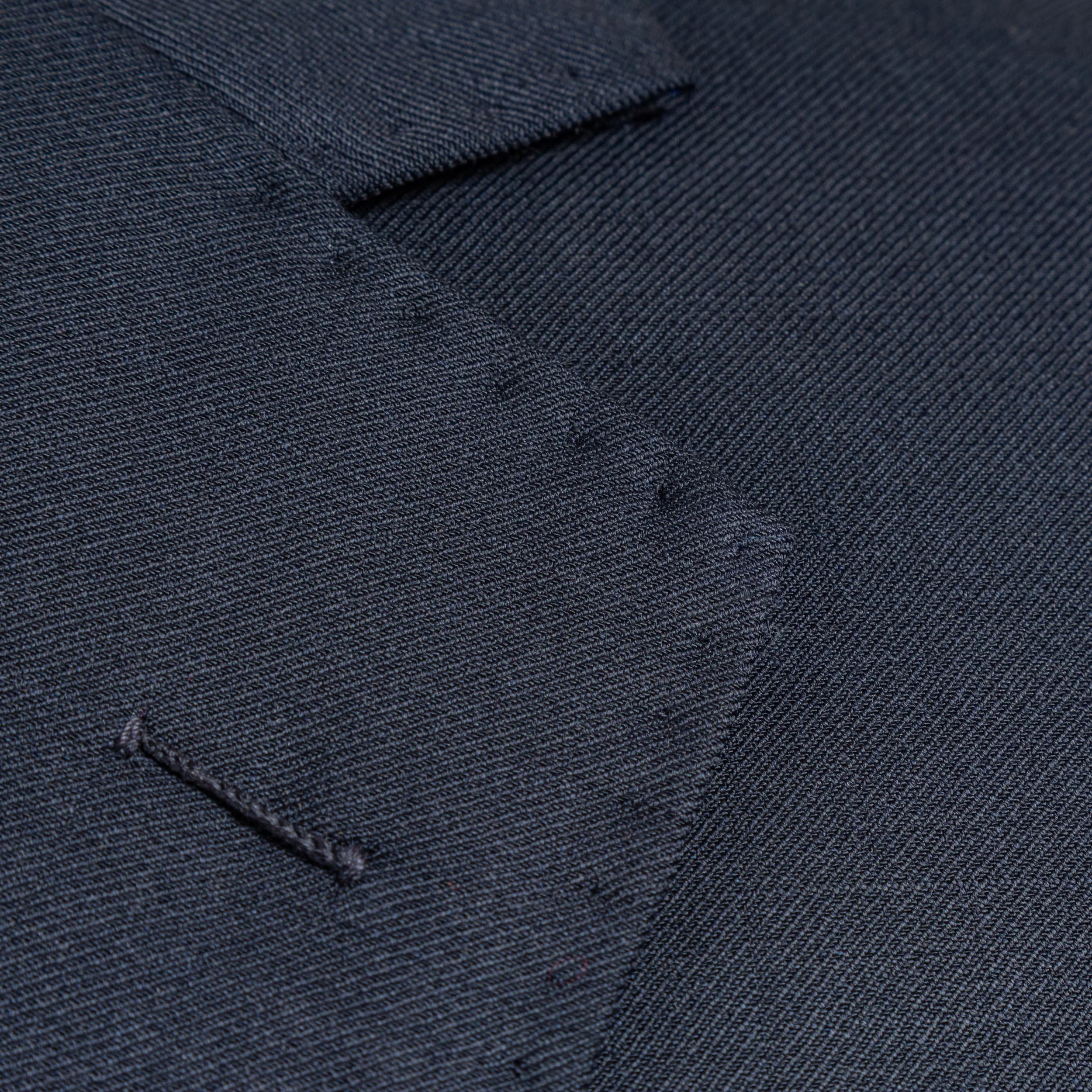 Neapolitan bespoke suit in Dark Navy - Handmade details-5.jpg