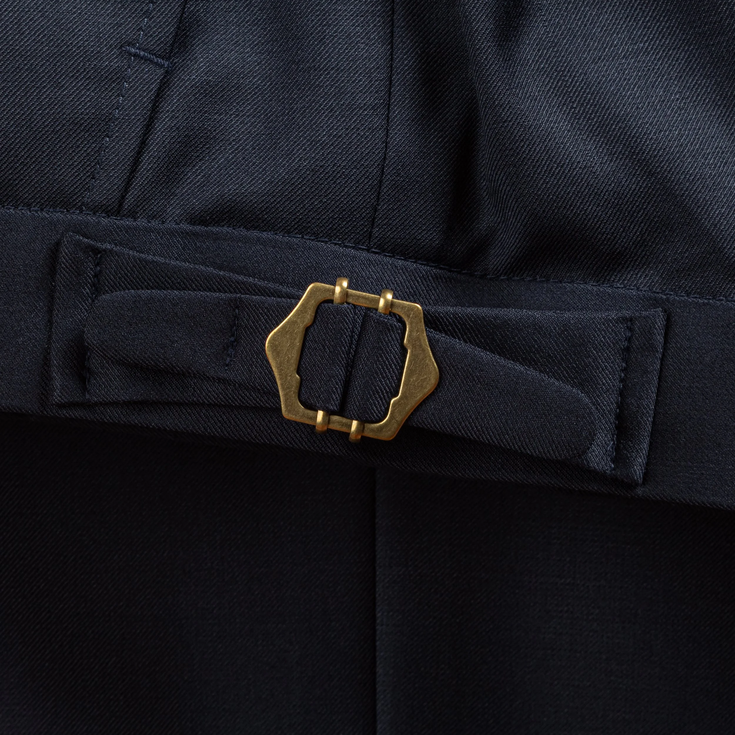 Neapolitan bespoke suit in Dark Navy - Handmade details-24.jpg