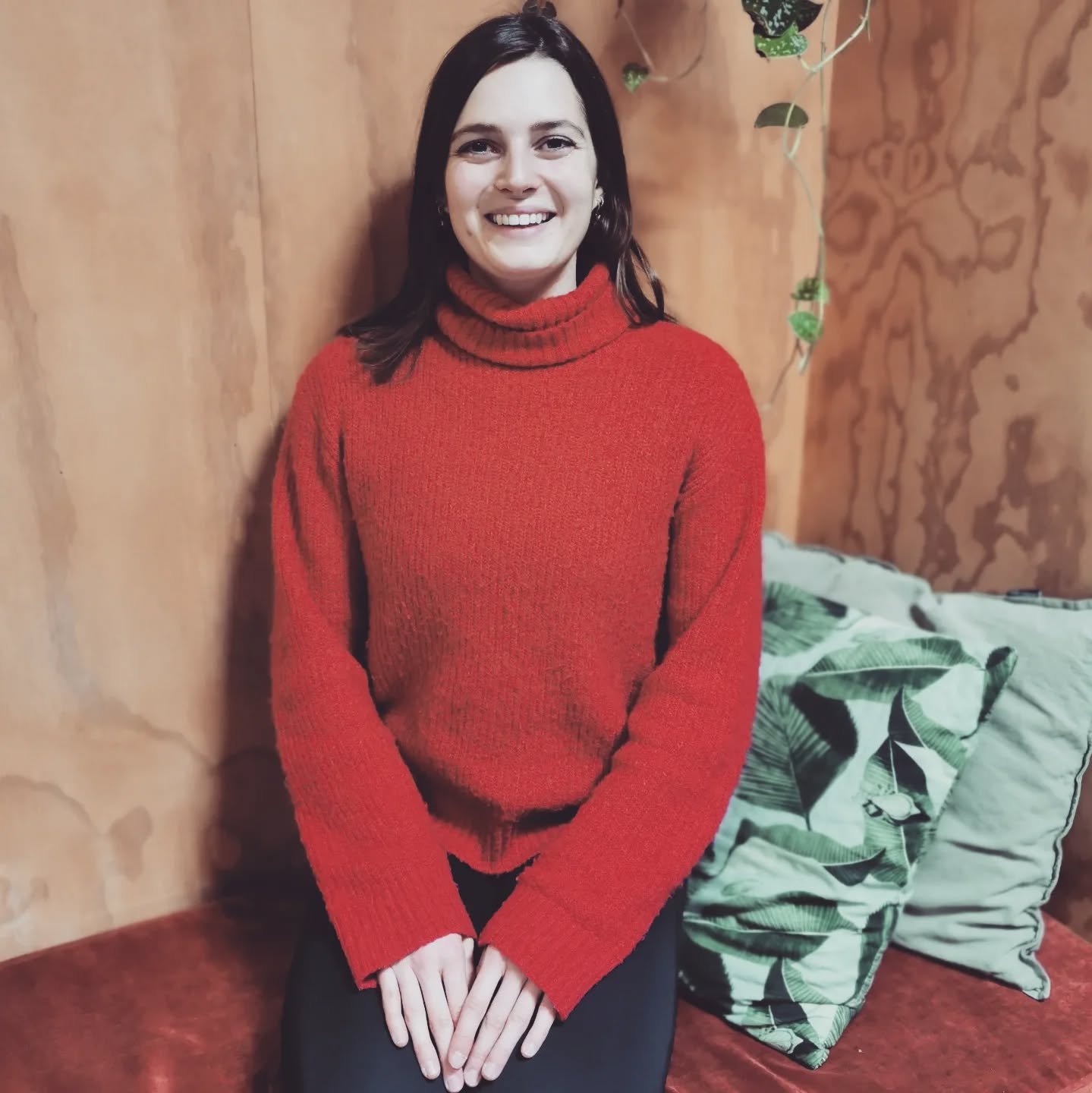 Welkom, nieuwe yoga docente ❤️

&quot;Hi! Ik ben Iris, 25 jaar en vijfdejaars geneeskundestudente. Hoewel ik veel voldoening haal uit mijn studie, mis ik een holistische benadering. De nadruk ligt op diagnose en medicatie, zonder veel aandacht voor d