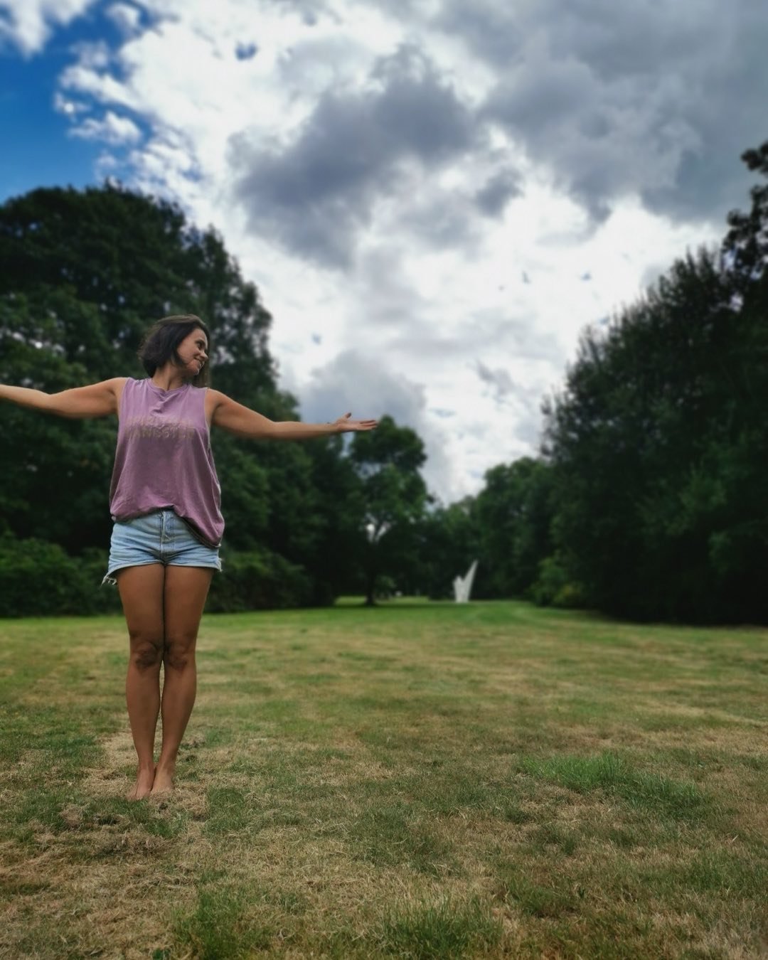 Aanstaande vrijdag (2 mei) yoga &amp; meditatie buiten 🌳 Doe je mee? 🦆 Om 10:00 uur Yoga en om 12:00 uur Meditatie 🧘🏻&zwj;♀️ met Yorah, in het Stadspark. Meld je aan voor beide of een van de twee lessen. Dat kan via www.yorah.nl/rooster (link in 