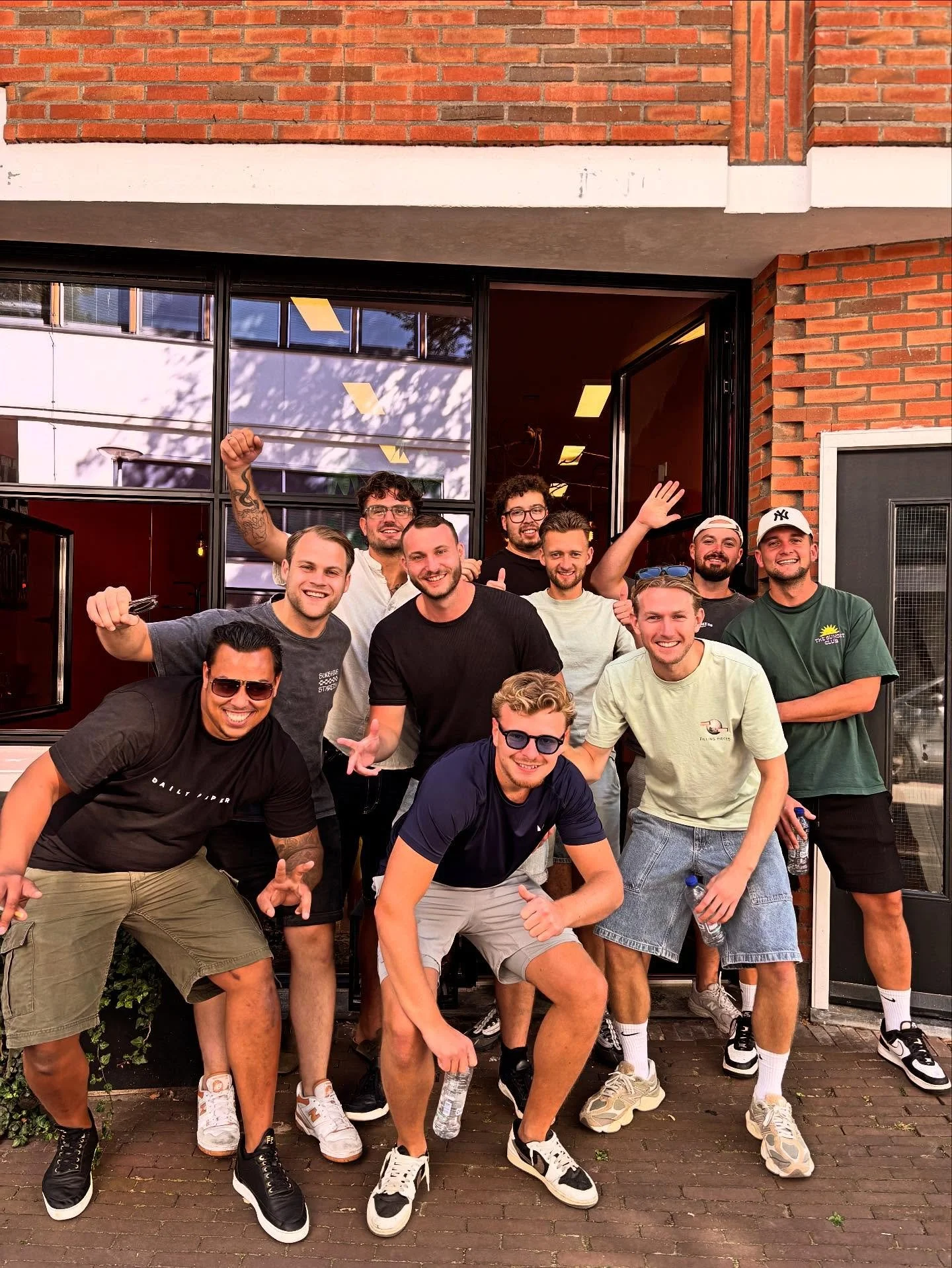 Yoga met deze Zaanse dertigers, als afsluiter van hun vriendenweekend in Groningen 😊💛