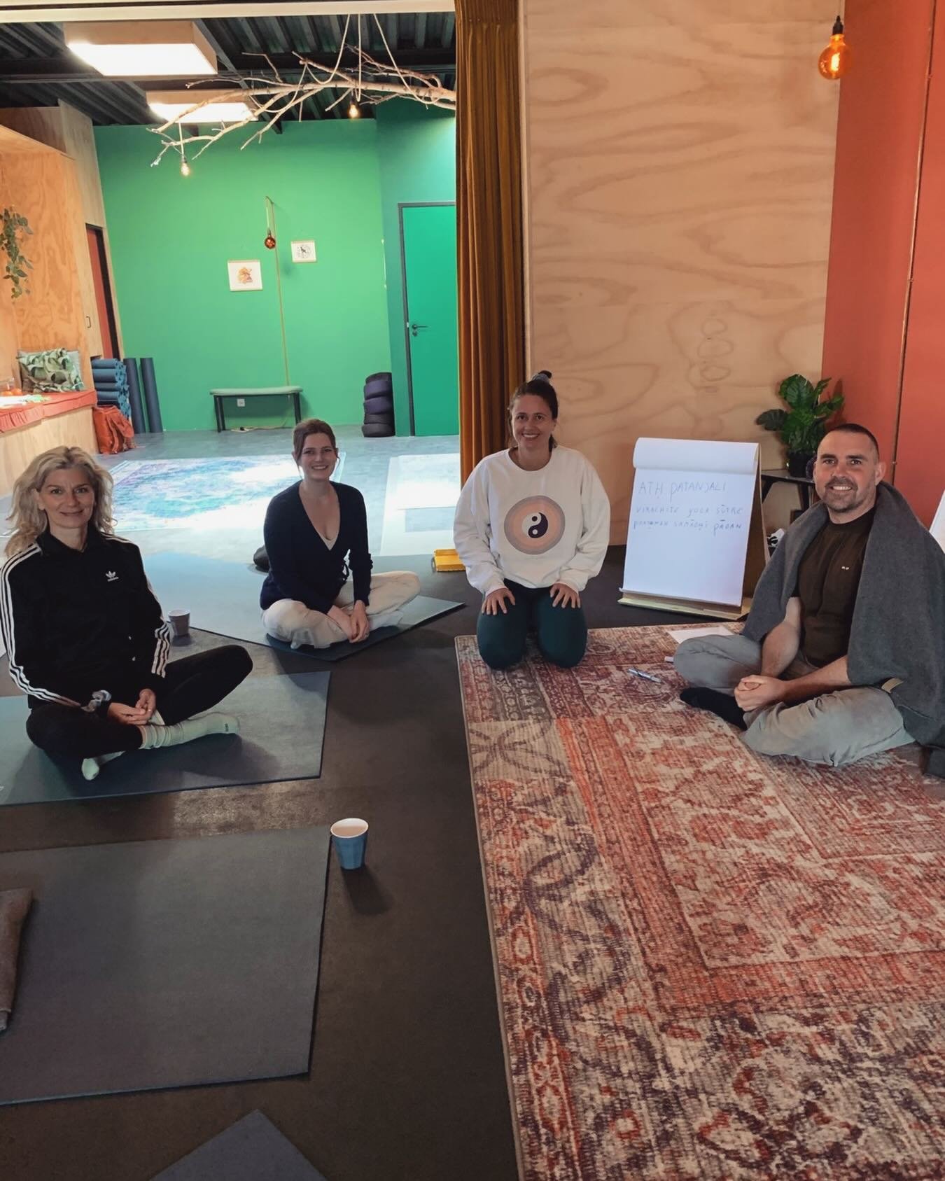 👉Vanavond om 20:00 uur Yoga Filosofie Workshop (in het Engels) in onze studio! Check www.yorah.nl/rooster👈