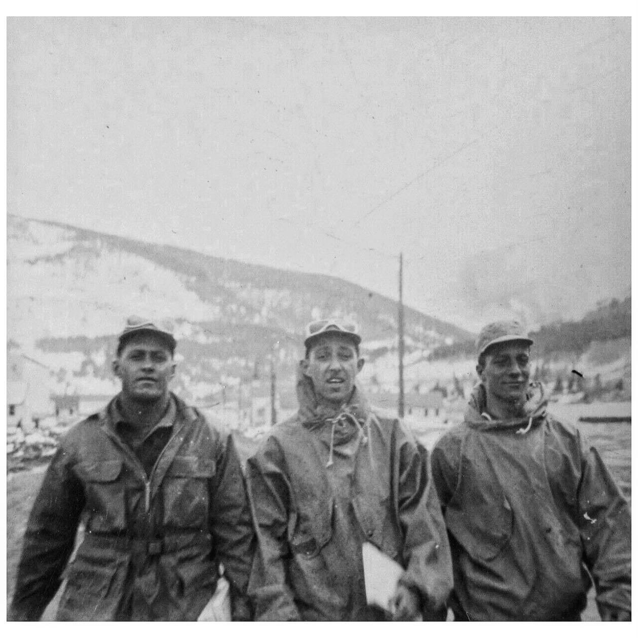 A wonderful image from the Second World War of some kitted out US Army 10th Mountain Division men that I spotted on Ebay recently. Had to share! 

Have a great weekend, folks.