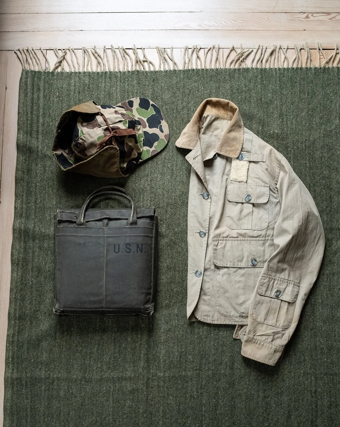 WW2_us_navy_waterproof_survival_handbag.jpg