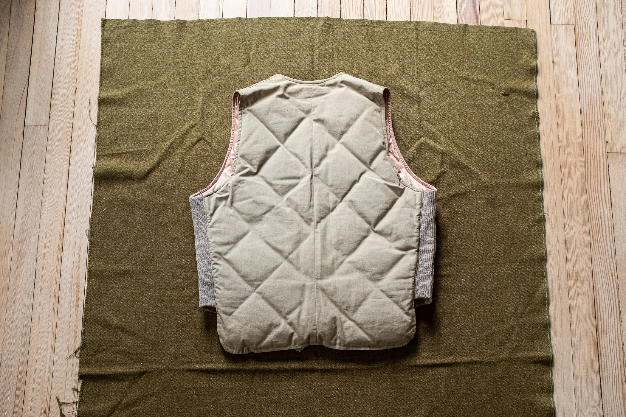 1940s_eddie_bauer_goose_down_vest-5.jpg