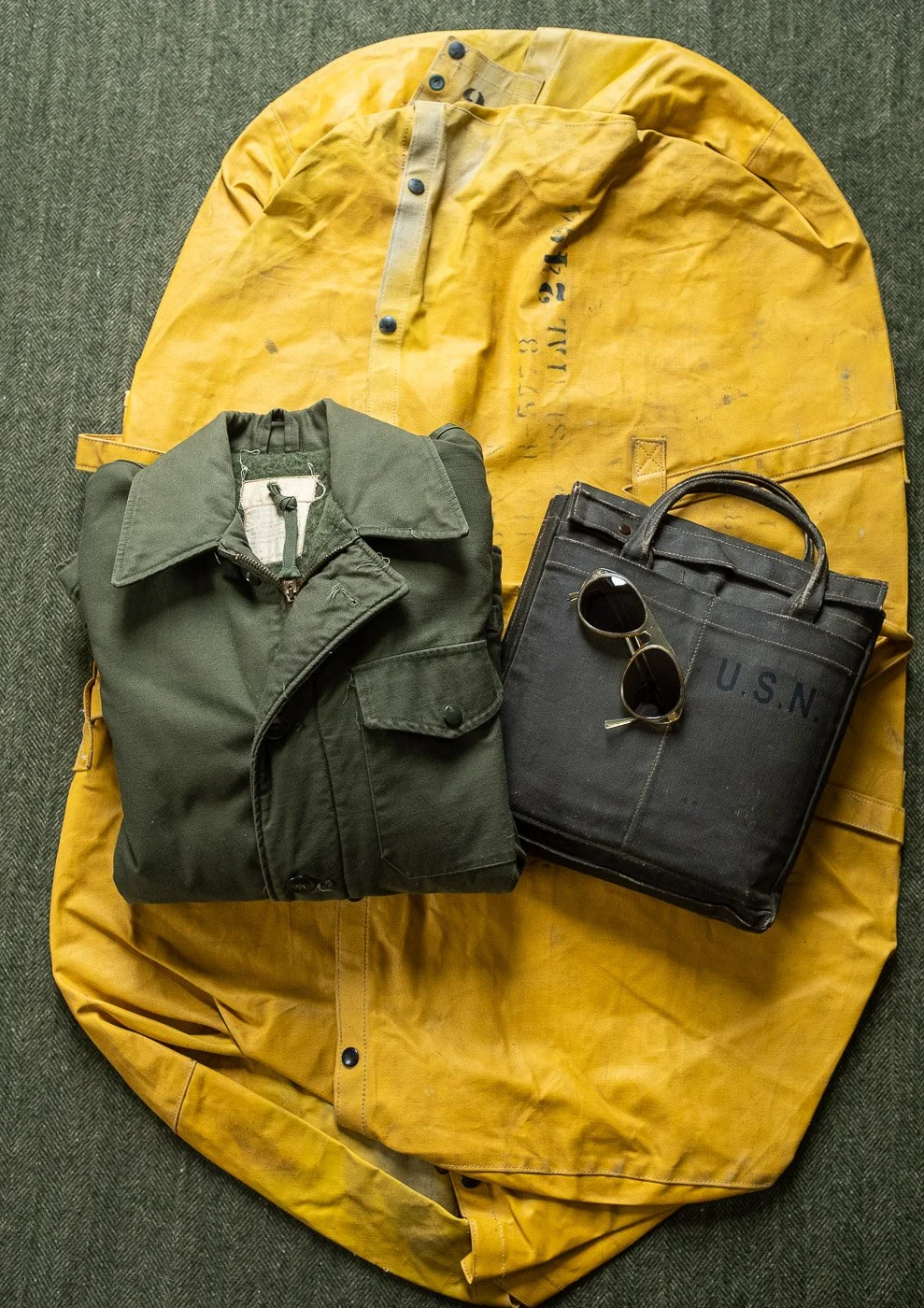 WW2_us_navy_waterproof_survival_handbag-3.jpg