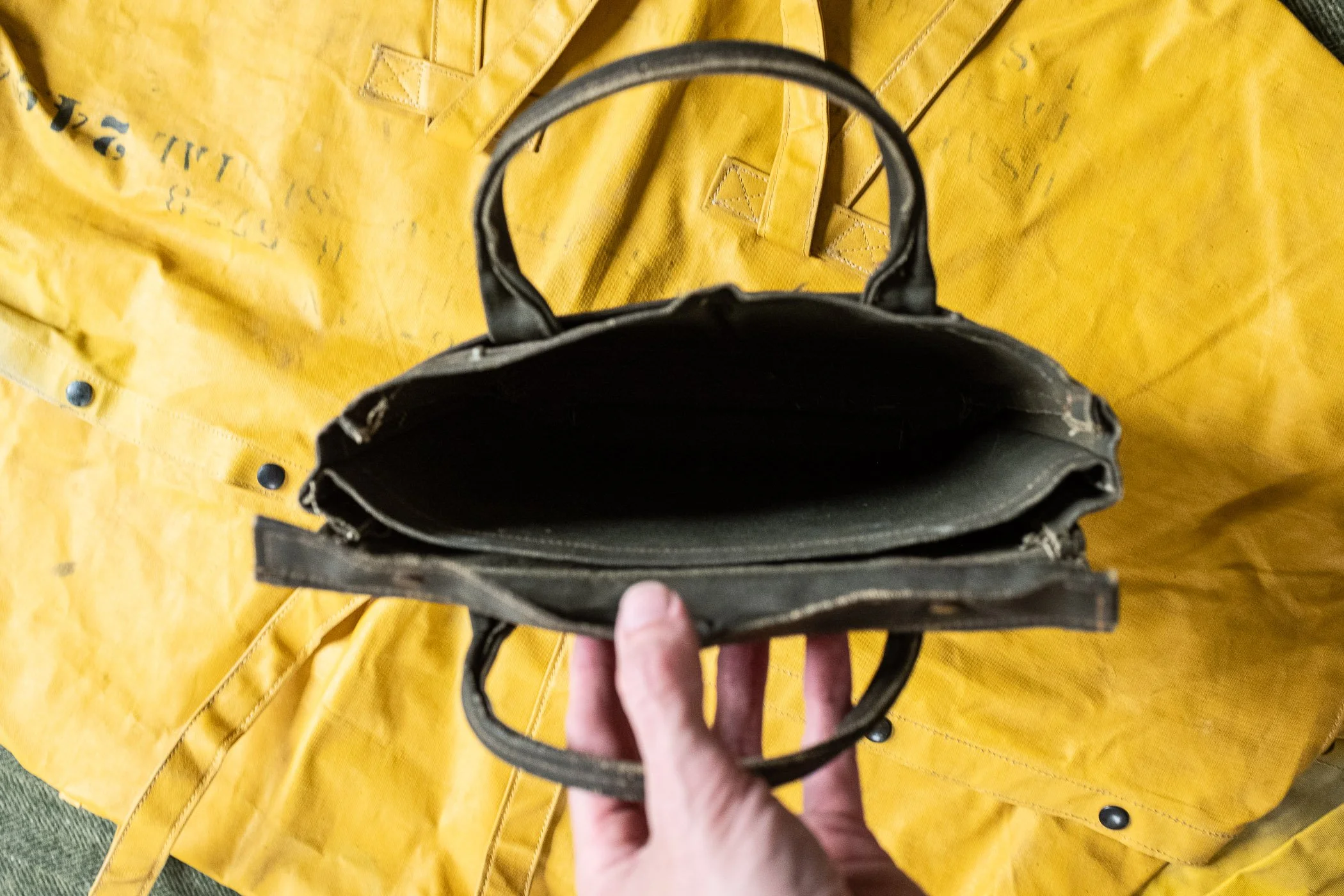 WW2_us_navy_waterproof_survival_handbag-8.jpg