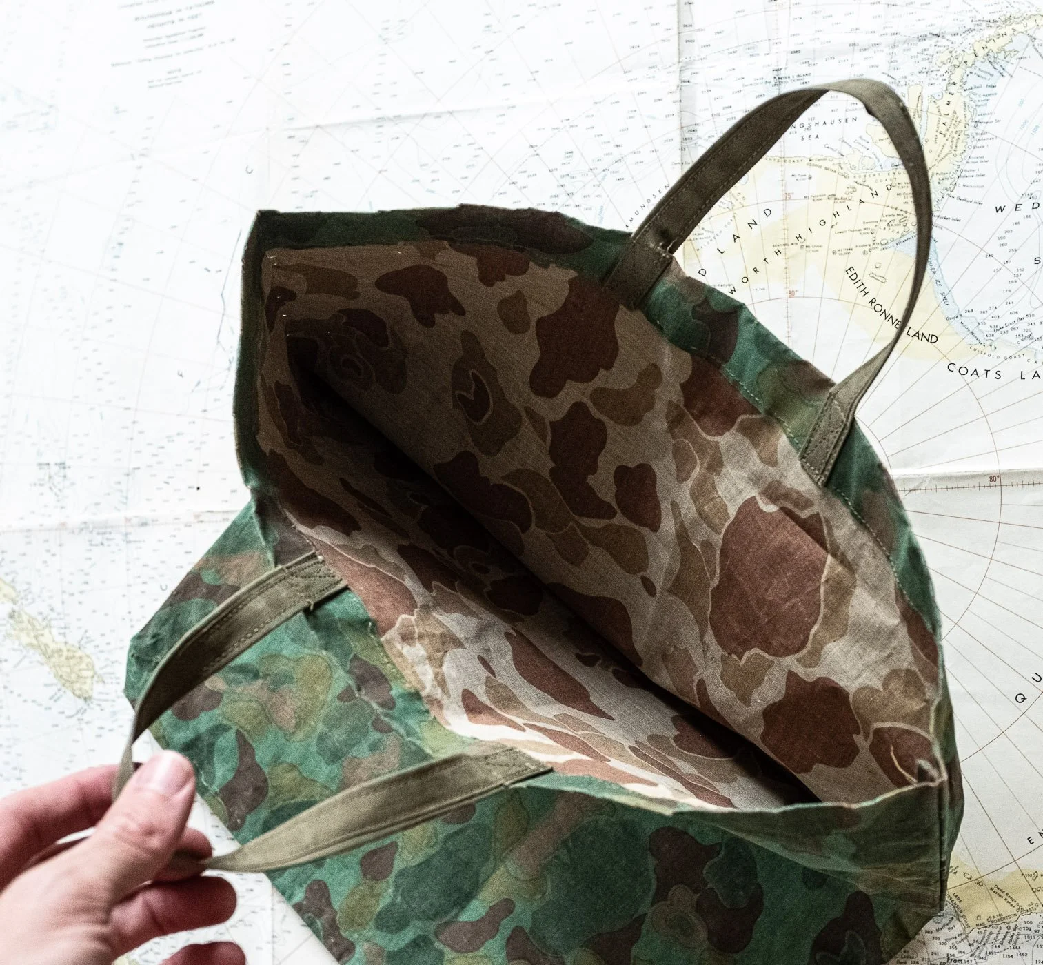 WW2_waterproof_frogskin_rigger_made_survival_bag-4.jpg