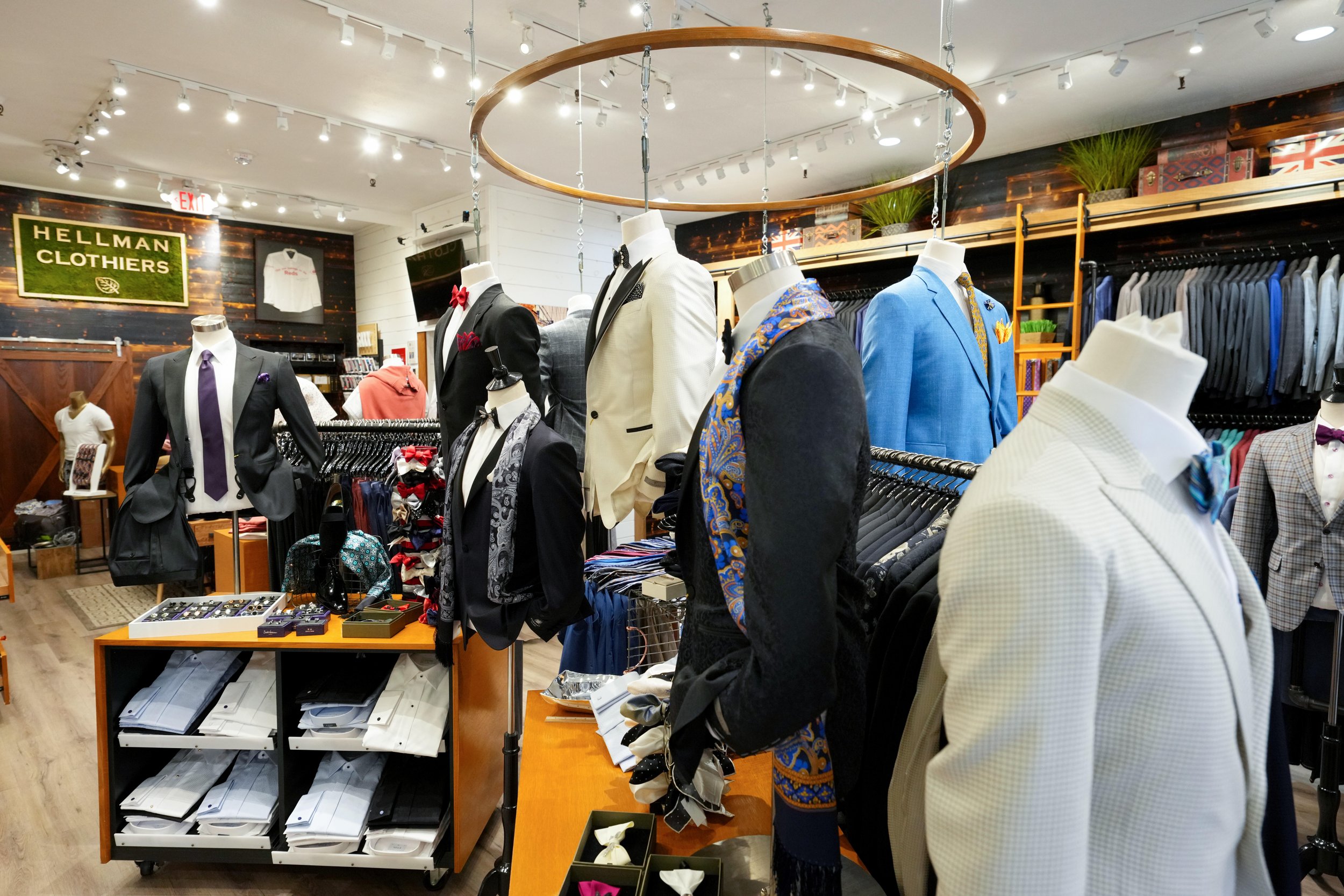 Stylish Men's Custom Designer Suits and Tuxedos in Cincinnati, OH