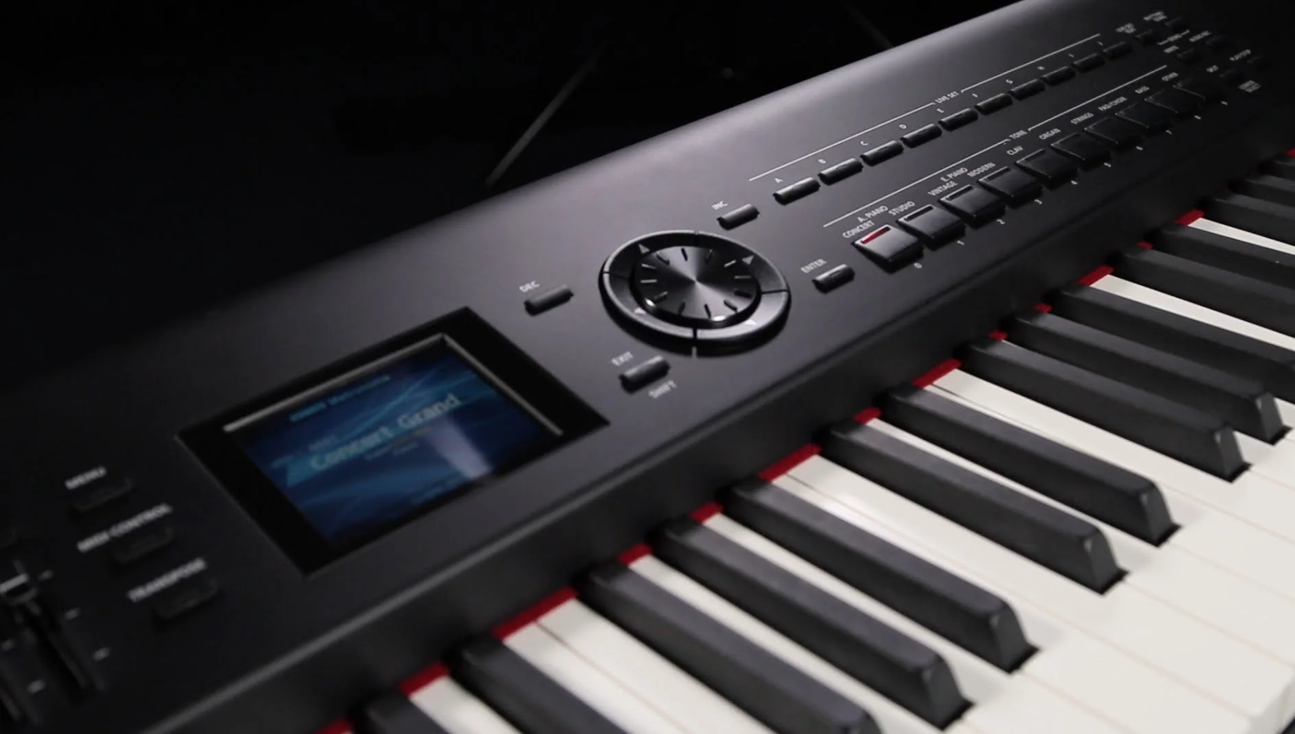 Digital Piano Vs. Electric Keyboard - What's The Difference?