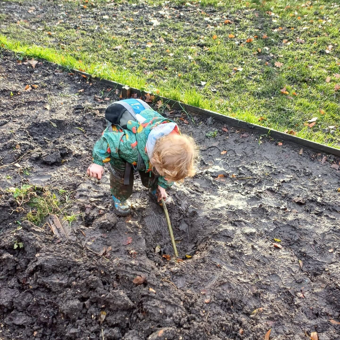 When life gives you mud...roll in it! ⏩

We've come to the end of the first term of #space2play and it's been brilliant inviting our new explorers to the garden. They have foraged for fruit, toasted crumpets, explored every inch of the acre, played i