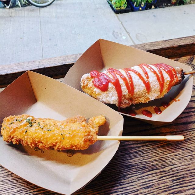 Only for weekend at the Bi Bim Bap College location, we have Korean style Corn dog!! Beef Frank corn dog with sugar and big mozzarella cheese corn dog with herb honey! Come and try @bibimbap_to !! #littleitaly #torontoeat #korean #corndog #foodto #ch