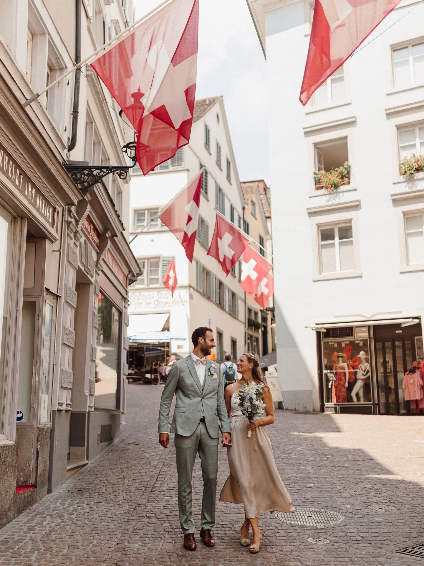 Wow. Z&uuml;rich, was bist du f&uuml;r eine wundervolle Stadt. Mein wundervolles Brautpaar, Maya &amp; Basti, sowieso 🫶