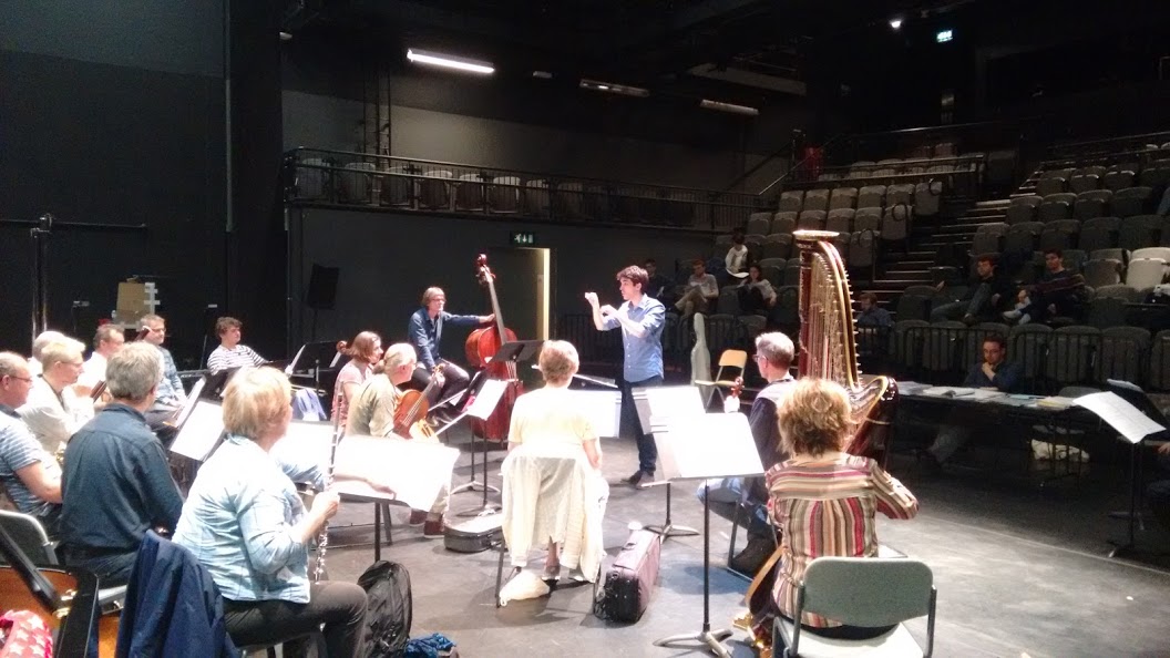 Dirigiendo a la London Sinfonietta (London Sinfonietta Academy 2016)