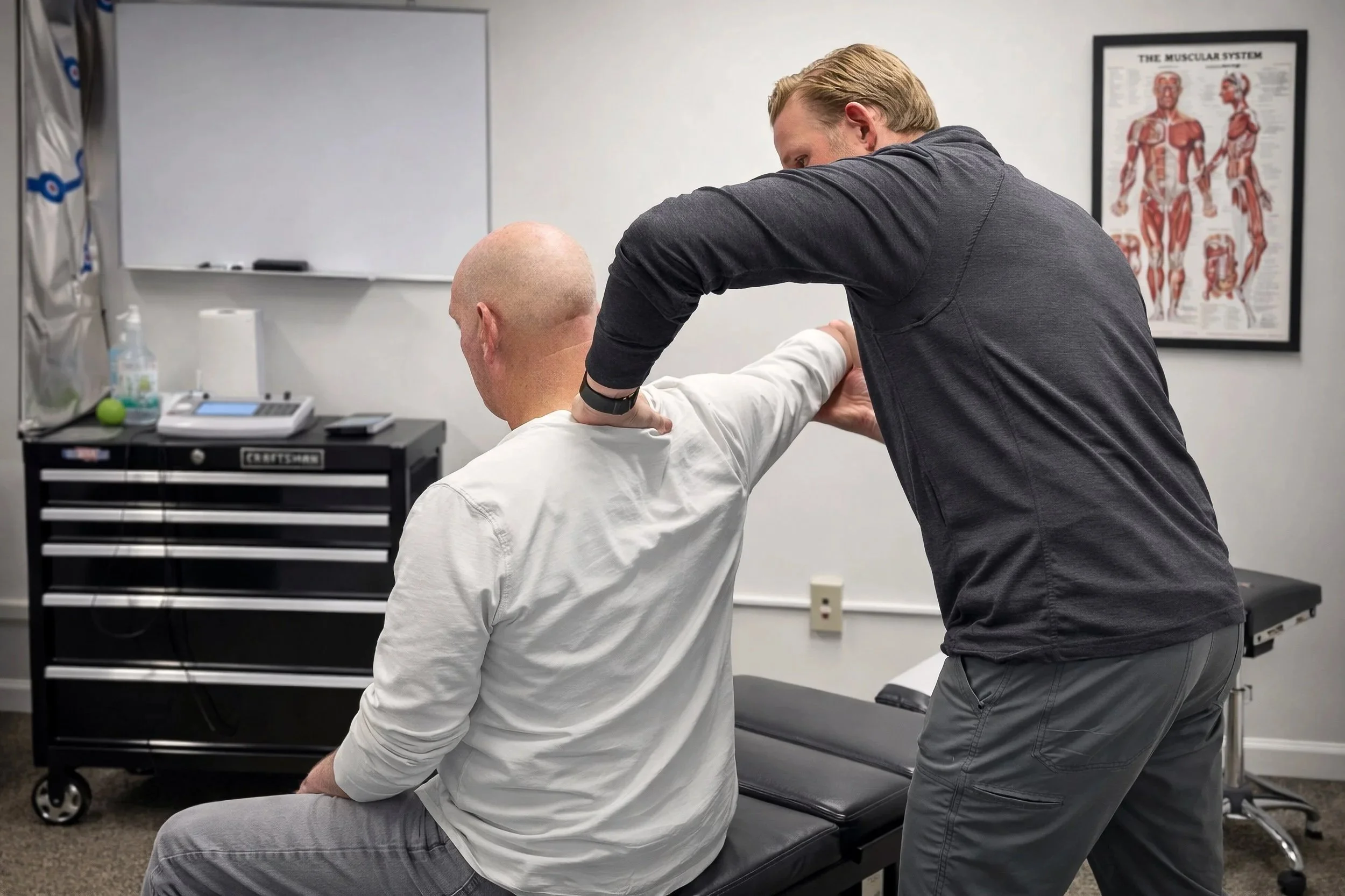 Saratoga chiropractor treating a neck and shoulder