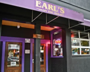 Earl's on the Ave photo