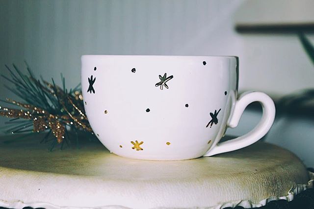 Shop update is live!! |link in bio| with free shipping 😉 check it out #lattemug #christmas #snowflake #gold