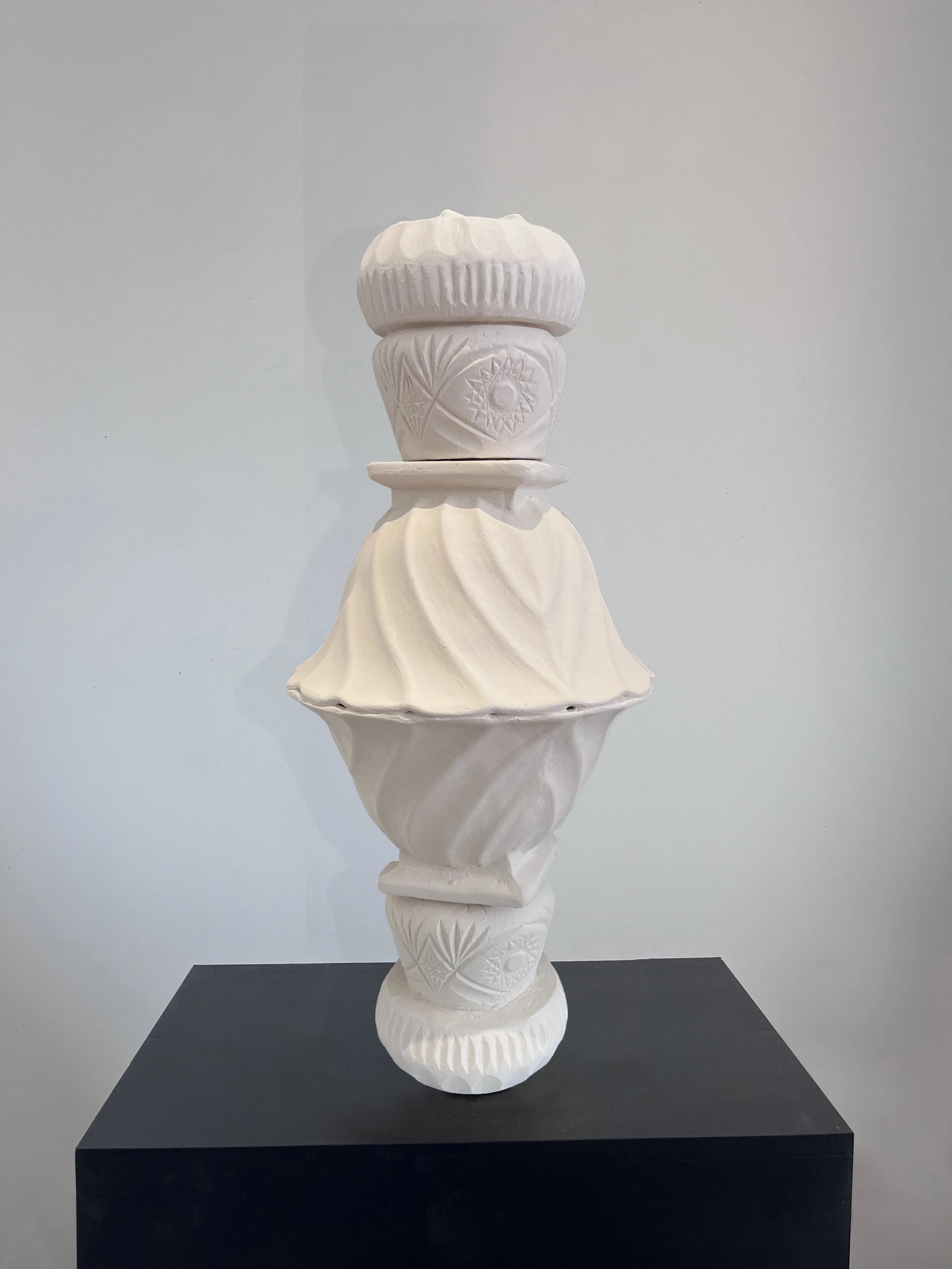 Mariangeles Ama Blanco.escultura.ceramica esmaltada.72 x 23 cm Ã .jpg