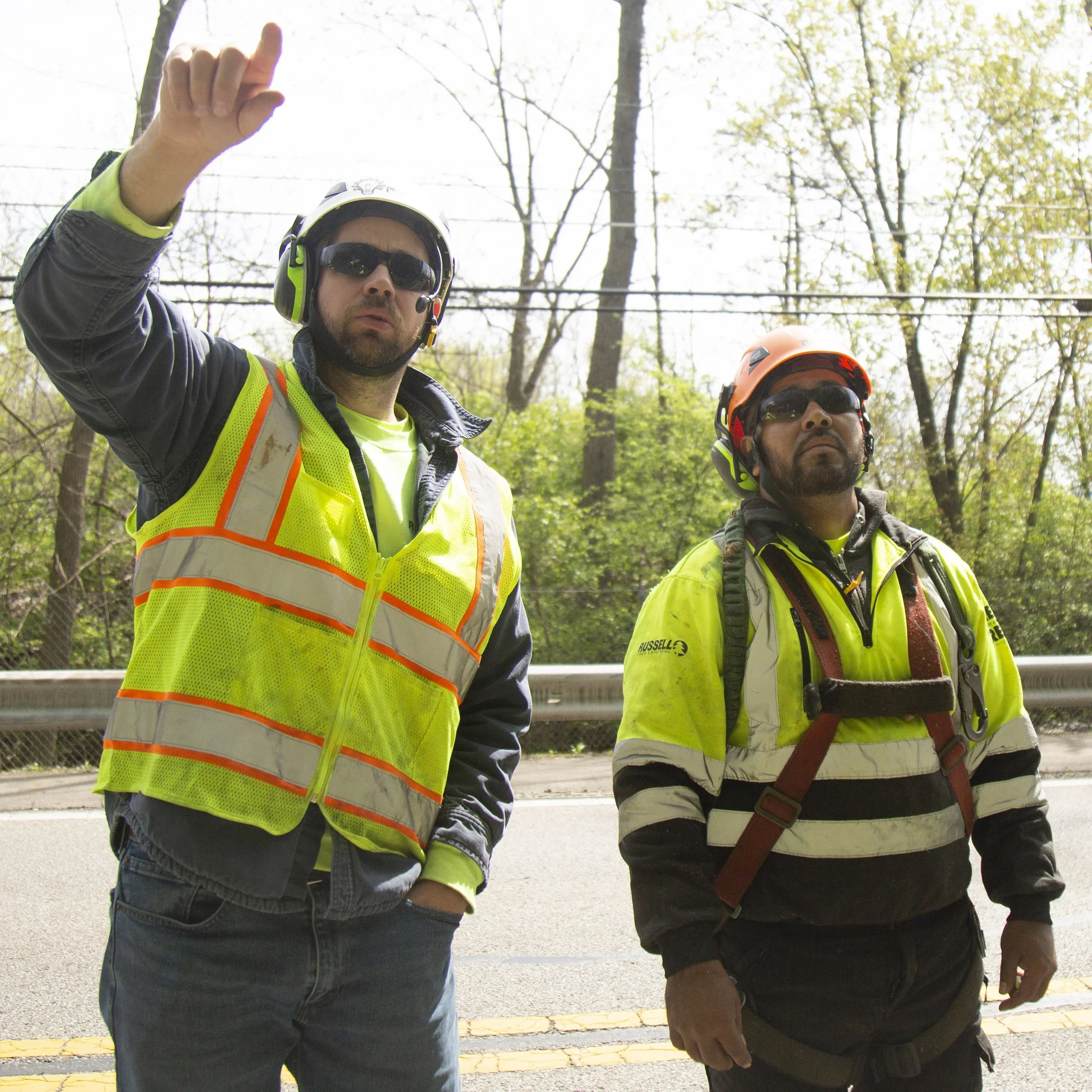  PPE  
Crews wear proper Personal Protective Equipment (PPE) & Proper Class Hi-Vis Clothing (Class 2 or 3) at all times