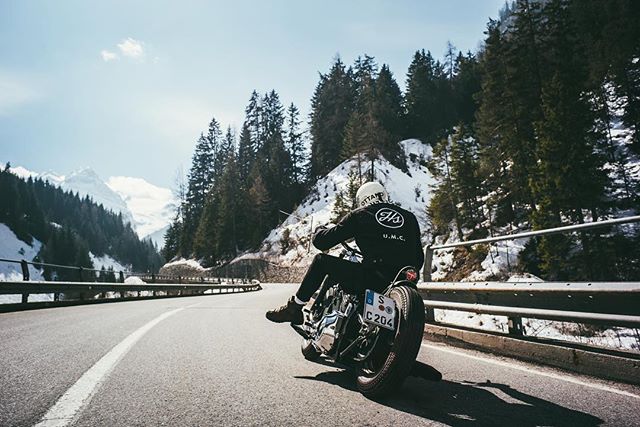 #tb to our #southtyrol trip earlier this year with @hillsonsco & @philipp_joh. And even more curious about the upcoming trip to #corsica with @matroosi & @eddison0711 😎 #braap #ladolcevita #onedownfourup #motorcycle #roadtrip #leicam