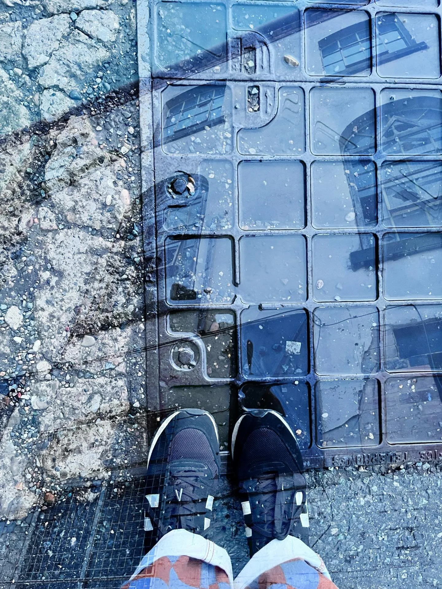 Self
.
.
.
.
#myfeet #reflecting #texture #layers #photograpy #photoediting #selfportrait #portrait  #contemporaryart #wip #contemporaryartist #artist #helenljackson #selfie #self #digitalart #visualartist #artastherapy #grounded #walk