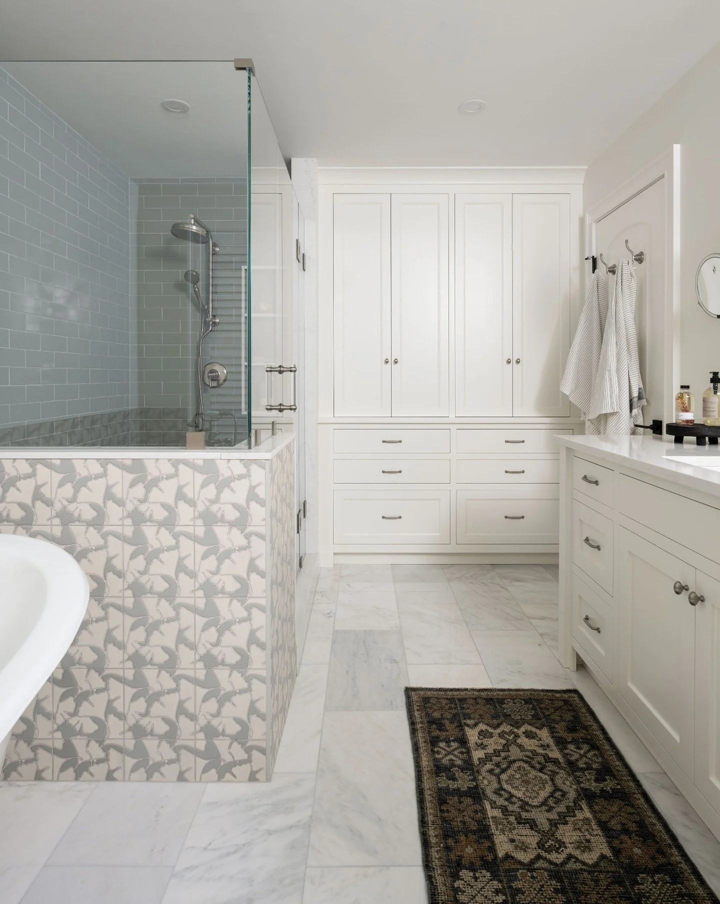 Who says you need a plane ticket for a proper escape?
This bathroom is all about that slow-season feeling&mdash;warm showers, soft light, marble underfoot, and zero urgency. A space designed to feel like a quiet getaway when winter asks you to stay i