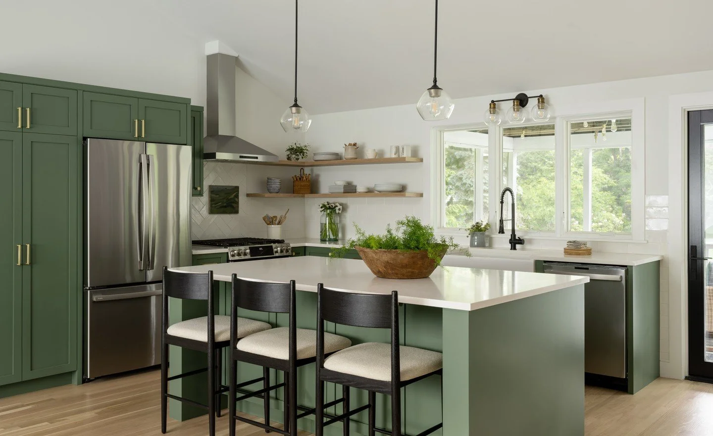 Who needs luck when your kitchen is already this green? ☘️
Serving up a little St. Patrick&rsquo;s Day spirit with cabinets that never pinch.

Architecture: @winslowdesignarch
Construction: @remodernbuilders
Photography: @tamara_flanagan_photo
Photo 
