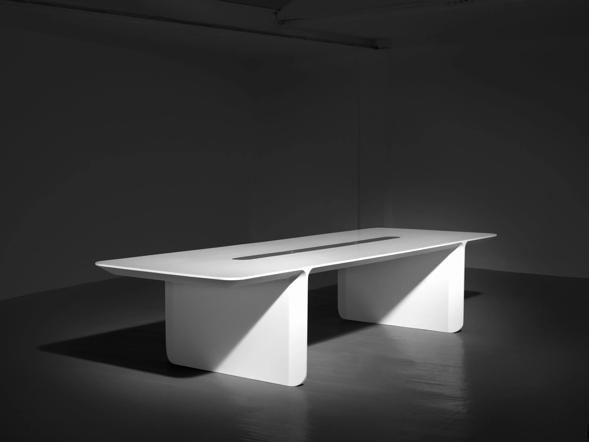 Isomi_SS_Linear Table_Landscape.jpg