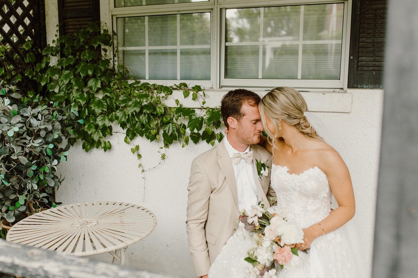 Swooning over this gallery that we delivered last night!! I&rsquo;m so excited for some mountain weddings here in Colorado but man there&rsquo;s something so magical about a small town Kentucky wedding ✨