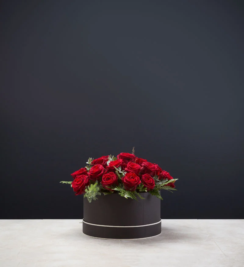 Sentbyscent.com rose hat box with greenery (5).jpg