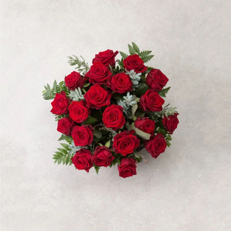 Sentbyscent.com rose hat box with greenery (2).jpg