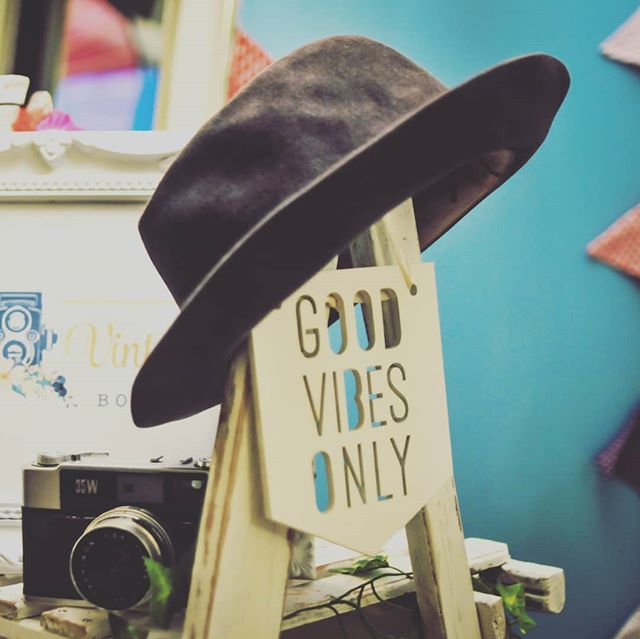 Good Vibes Only at the Vale Vintage Booth Co.👌 Happy Friday everyone!!!☉